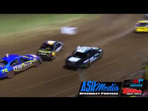Modified Sedans: Bad Boy Brett on the Charge - Kingaroy Speedway