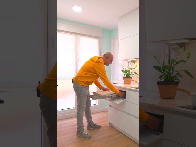 Vídeo relacionado con WELL HOME MOBILIARIO & DECORACIÓN Tabla de Planchar Plegable metálica, 146x44x90 cm