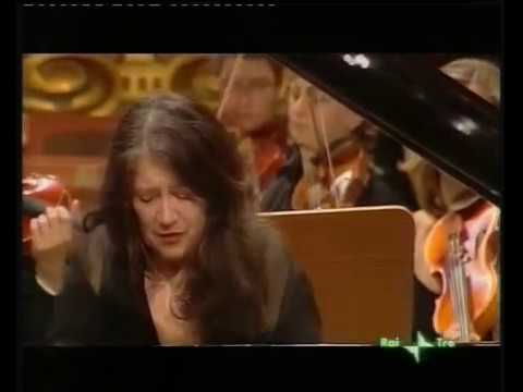 Martha Argerich plays Robert Schumann: Piano Concerto Op. 54 in a minor