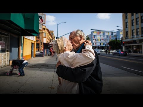 TED】イサドラ・コソフスキー 先輩の三角関係の親密な写真 (先輩の三角関係の親密な写真｜イサドラ・コソフスキー) (【TED】Isadora Kosofsky: Intimate photos of a senior love triangle (Intimate photos of a senior love triangle | Isadora Kosofsky))