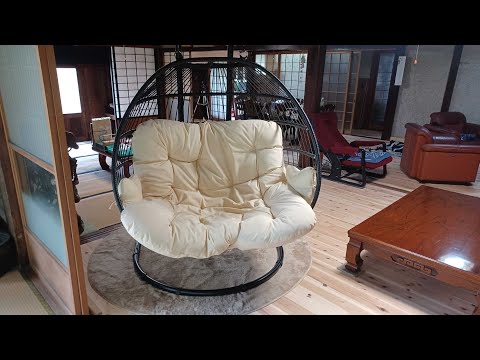 fauteuil-suspendu-jardin-rotin-table-basse-palettes-bois