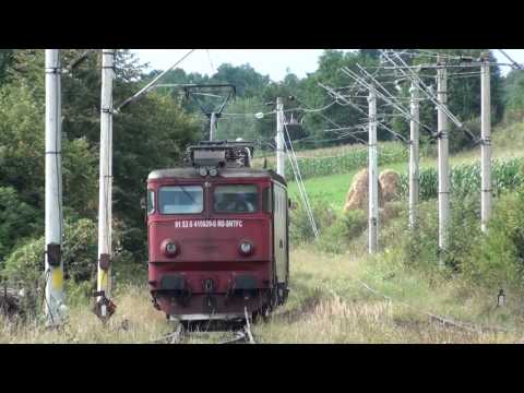 Locomotiva EA929 face manevra de rebrusare in statia Cacica - 15.08.2016