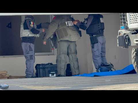 CON EQUIPO ANTI-B0MBAS INGRESAN A RESIDENCIA INTERVENIDA EN LA COLONIA LOS PINOS