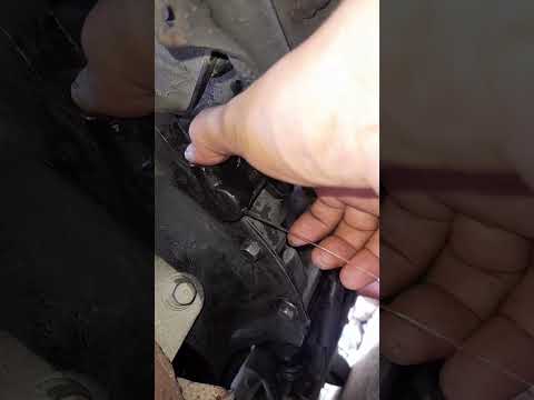 How to bleed a clutch lower cylinder no bubbles #shorts #howto #knowledge #mustwatchvideo #diy