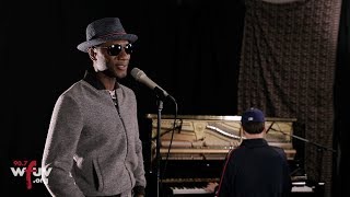 Aloe Blacc - &quot;The Man&quot; (Live at WFUV)