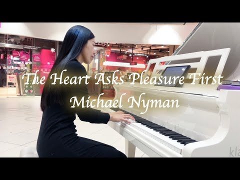 【海外ストリートピアノ】映画『ピアノ&bull;レッスン』より 楽しみを希う心(The Heart Asks Pleasure First \The Piano) - Micheal Nyman