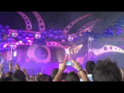 Ivan Carsten feat. Stephanie live dancing @ DEFQON.1 2009 in HD