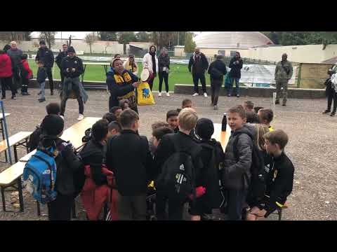 Die U10 PSV sorgt für Stimmung vor dem Spiel gegen FavAC