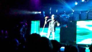 10 22 10 21h58 - Darius Rucker performs &#39;Things I&#39;d Never Do&#39; @ Pier Six Pavilion