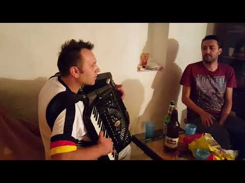 Grupa Beli Mugri Live - Po sokaci shetav mamo