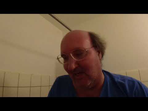 MongoTV_4746 - SKYLLER VASKETØJ I BADEKAR EFTER HOVEDVASK