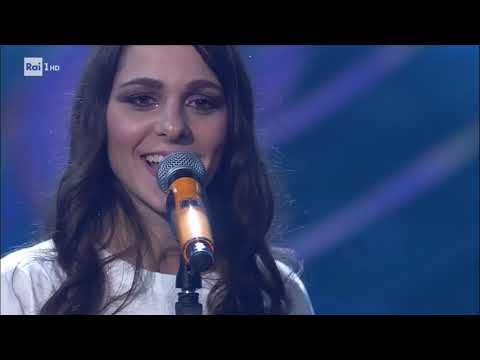 Giulia Mutti canta "Almeno tre" - Sanremo Giovani 20/12/2018