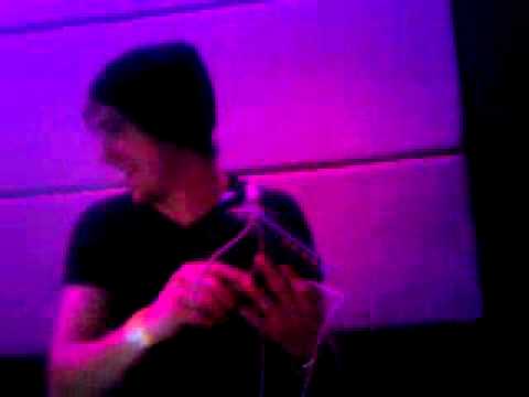 Saludo de Raul producer a Cris y a Sonia en Vlc