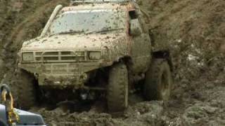 preview picture of video 'Toyota Hilux Mudding, Full Throttle '09, 26 Oct 09'