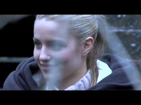 The Hunters (Featurette 'Dianna Agron on Set')