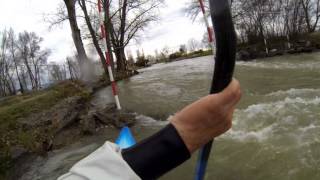 preview picture of video 'entrainement slalom kayak st Pierre hiver Gopro hero 3'