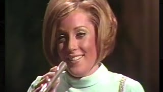 Lesley Gore performs “Hello Young Lovers” &amp; “Didn’t we” on Playboy After Dark (1970)