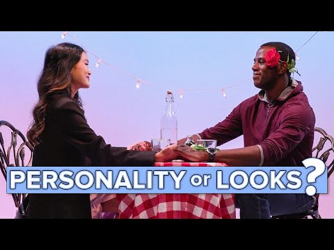 單身女孩根據外貌或性格選擇約會對象 (Single Girl Picks Date Based On Looks Or Personality)