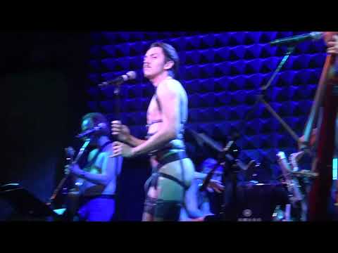 The Skivvies and João Santos - Sweet Dreams Medley