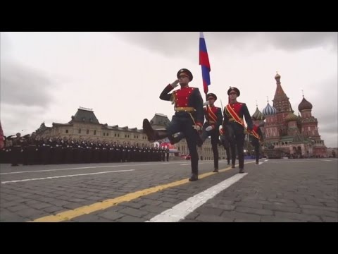Wladimir Putin zeigt was er hat: Gigantische Militärparade auf dem Roten Platz in Moskau