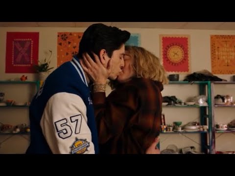 Wally and Maddie kiss! Season 2