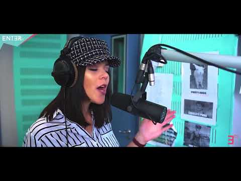 11 SONGS IN 90 SECS! Lara Demarin's #brutalmashup @ Radio Enter