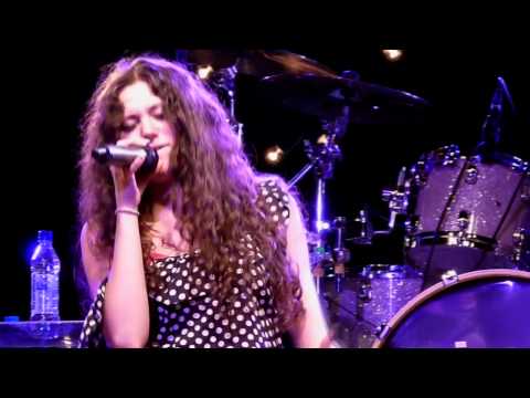 Eliza Doolittle - Grenade (Bruno Mars cover) live Leeds University Student Union 01-04-11