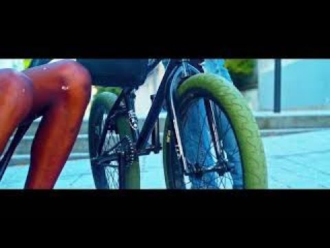 download lagu mp3 mp4 Fait Ta Mala, download lagu Fait Ta Mala gratis, unduh video klip Fait Ta Mala