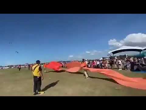 ⚠️UN ENFANT DE 3ANS S'ENVOLE AVEC UN CERF-VOLANT GÉANT !!
