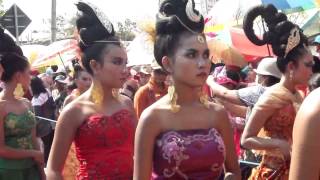 preview picture of video 'Festival Karnaval Umum Kencong 2014 Part 1'