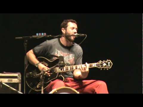 Pouca Vogal - Na Paz e na Pressão (Ao vivo em Recife)