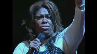 Kim Burrell - I Look To You (A MUST SEE)