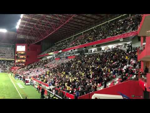 "Vamos América!" Barra: La Monumental &bull; Club: América