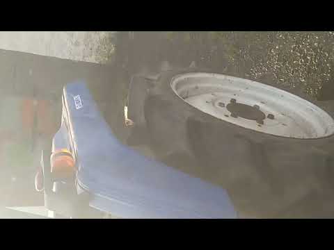 ISEKI 4 WHEEL DRIVE COMPACT TRACTOR ONLY 451 HOURS - Image 2