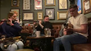 Trad reels in london - Rita Farrell, Oisín Cooke, Cormac Mac Murchu