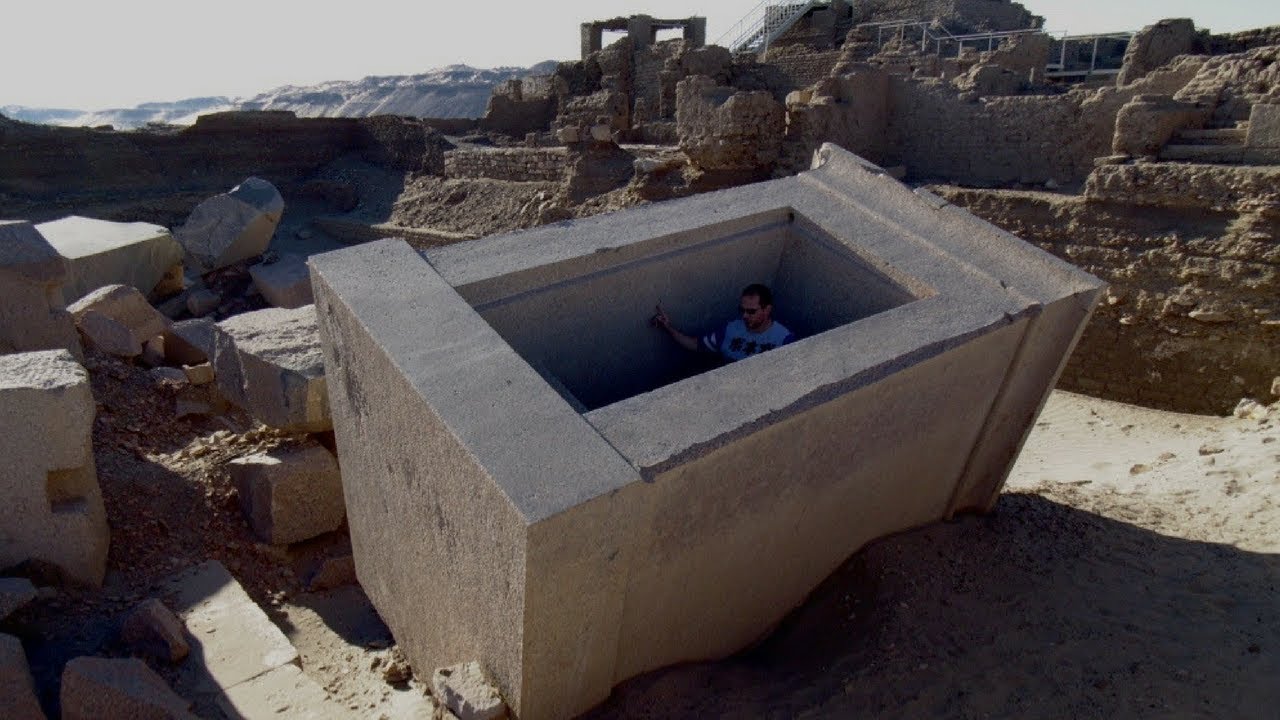 GIGANTESQUE CHAISE ROYALE EN GRANIT - ÎLE ELEPHANTINE, ASSOUAN, ÉGYPTE