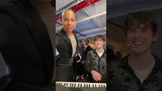 Download lagu snuck into Alicia Keys dressing room to play my so... mp3