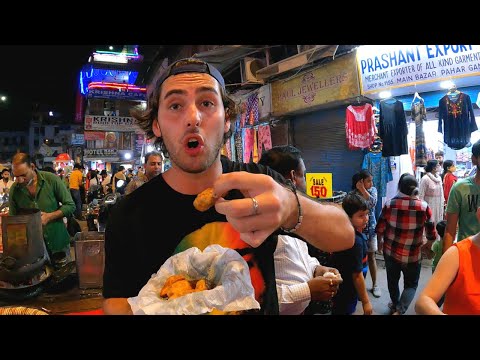Trying Indian Street Food in Paharganj! (Delhi's worst area?) 🇮🇳