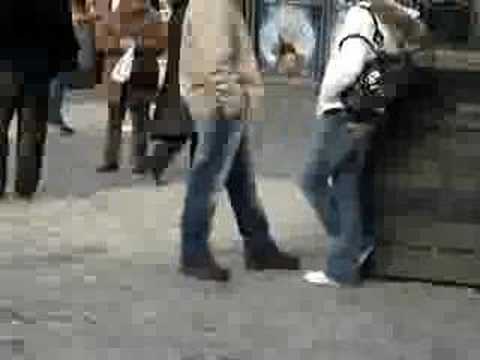 Basquetbol El Che Garcia con una minita