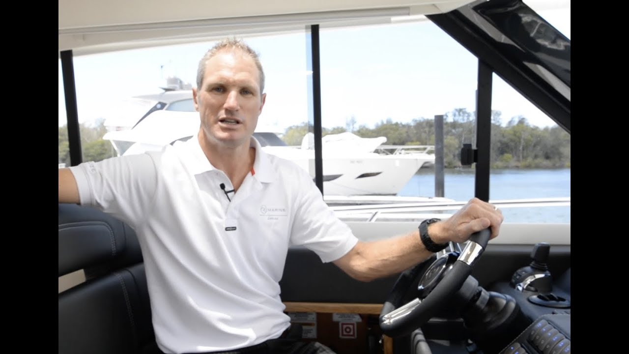 Riviera 395 SUV Highlights Review 2019 - Luxury sub-40ft Motor Yacht