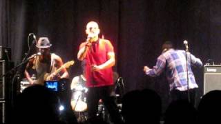 kid british our house is dadless MANCHESTER APOLLO 3/5/2009