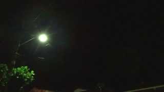 preview picture of video 'OVNI em Guaxupé - MG - 03/12/2013 - 22:30 por Tiago Pratinha'