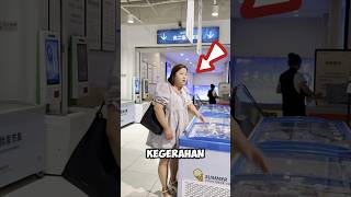 Download lagu This kid was eating ice cream at the store, but when he saw the price... #shortvideo #viralshorts mp3