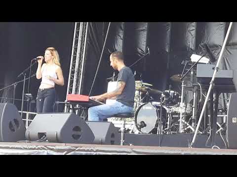 Medley Disney , Anaïs Delva