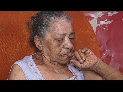 Crise em Cachoeiras: aposentada tem dificuldade para comprar comida e remédio