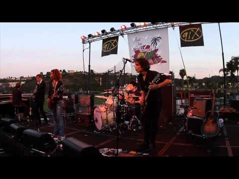 Linda Perry - Deep Dark Robot Live at Michele Clark's Sunset Sessions Rock Carlsbad, CA