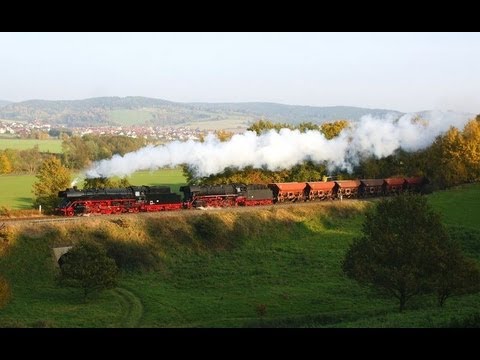 Dampf trifft Kies 5 mit 44 1486 und 44 2546 vor Plangüterzügen
