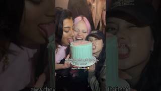 Download lagu lara and megan supporting adela on tour 🥺💕 #katseye #adela mp3