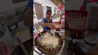 Hardwork Lady Selling Chowmein 🥰🥰 #shorts #streetfood