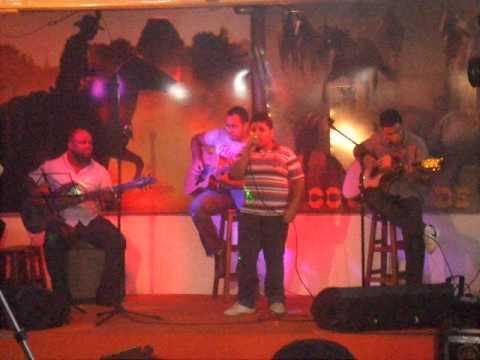 PedroHenryck cantando "Quero as águas" de  Thalles Roberto